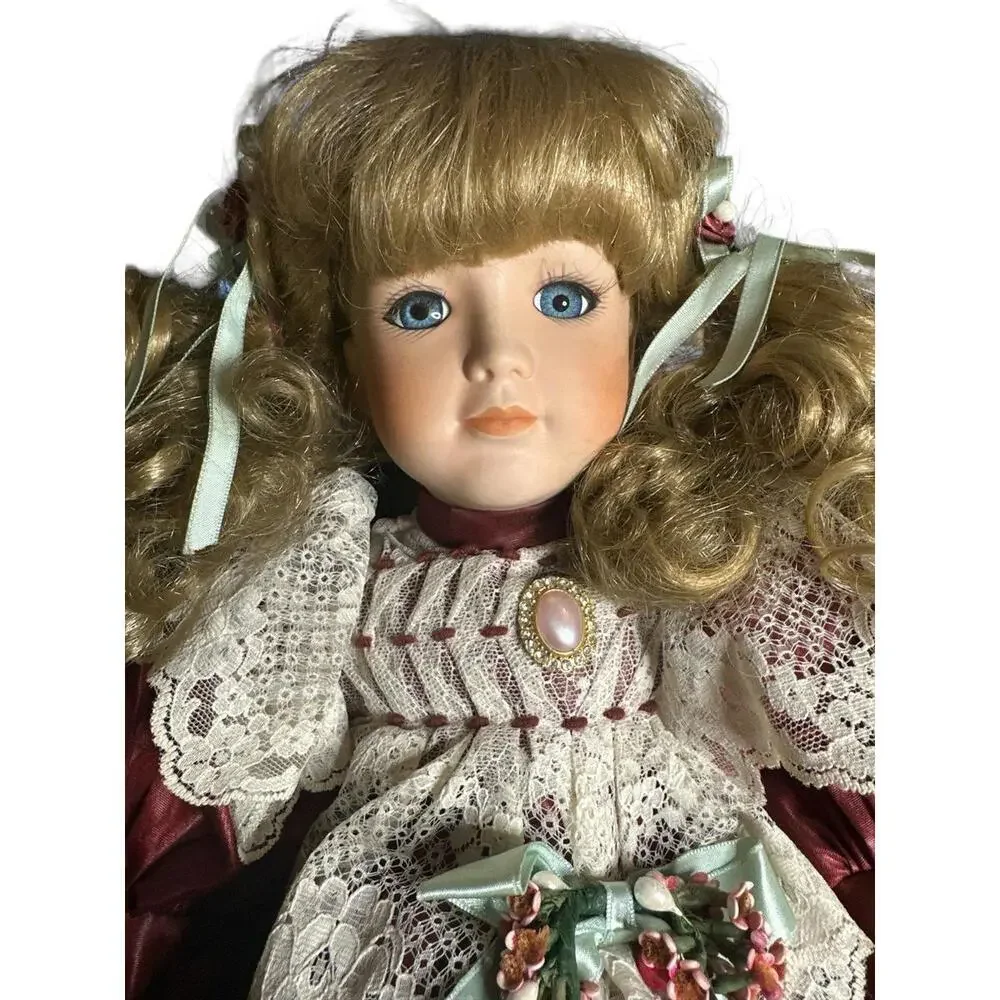 Doll porcelain Camelot Molly 1992 20
